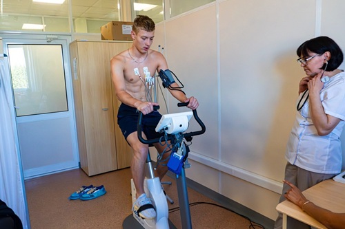 Внимательное отношение к здоровью помогает спортсменам безопасно достигать новых высот, радуя болельщиков своими победами