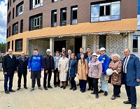 Николай Ташланов посетил строящиеся объекты Народной программы «Карта развития Югры» в окружной столице