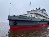 Плавполиклиника «Николай Пирогов» отправилась в летнюю навигацию и врачи уже проводят прием в первом населенном пункте