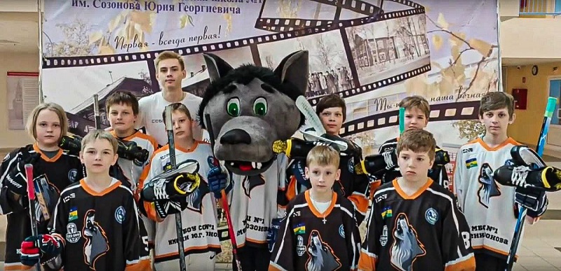 Николай Ташланов поддержал хоккейную команду «Северные волки»